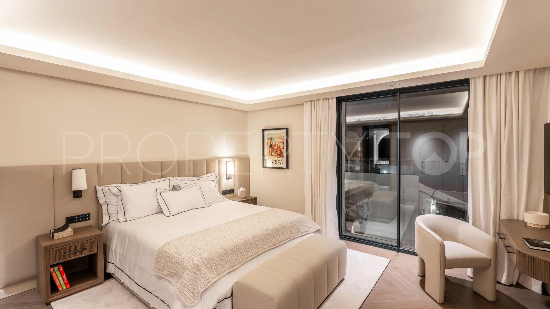 5 bedrooms Nueva Andalucia villa for sale