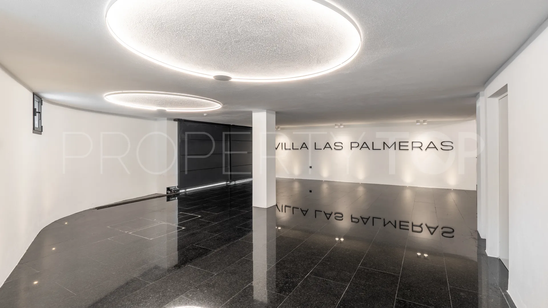 5 bedrooms Nueva Andalucia villa for sale