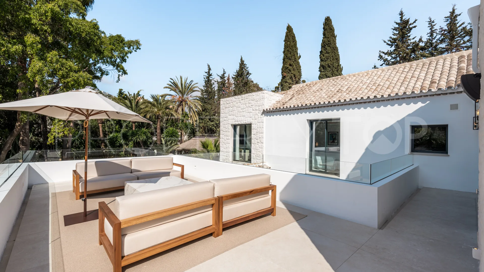 5 bedrooms Nueva Andalucia villa for sale