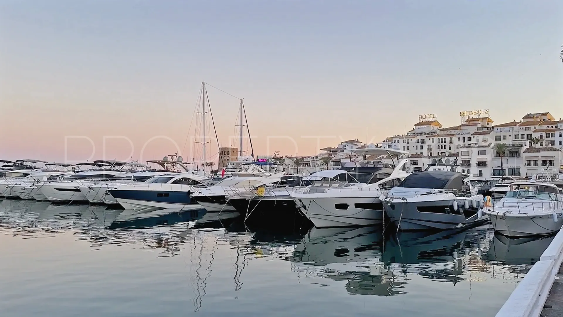 2 bedrooms apartment in Estepona for sale