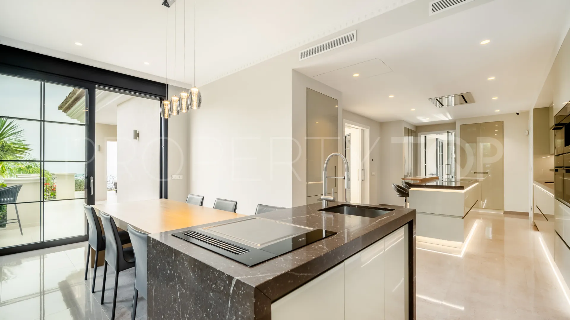 Villa de 6 dormitorios en venta en Marbella Golden Mile