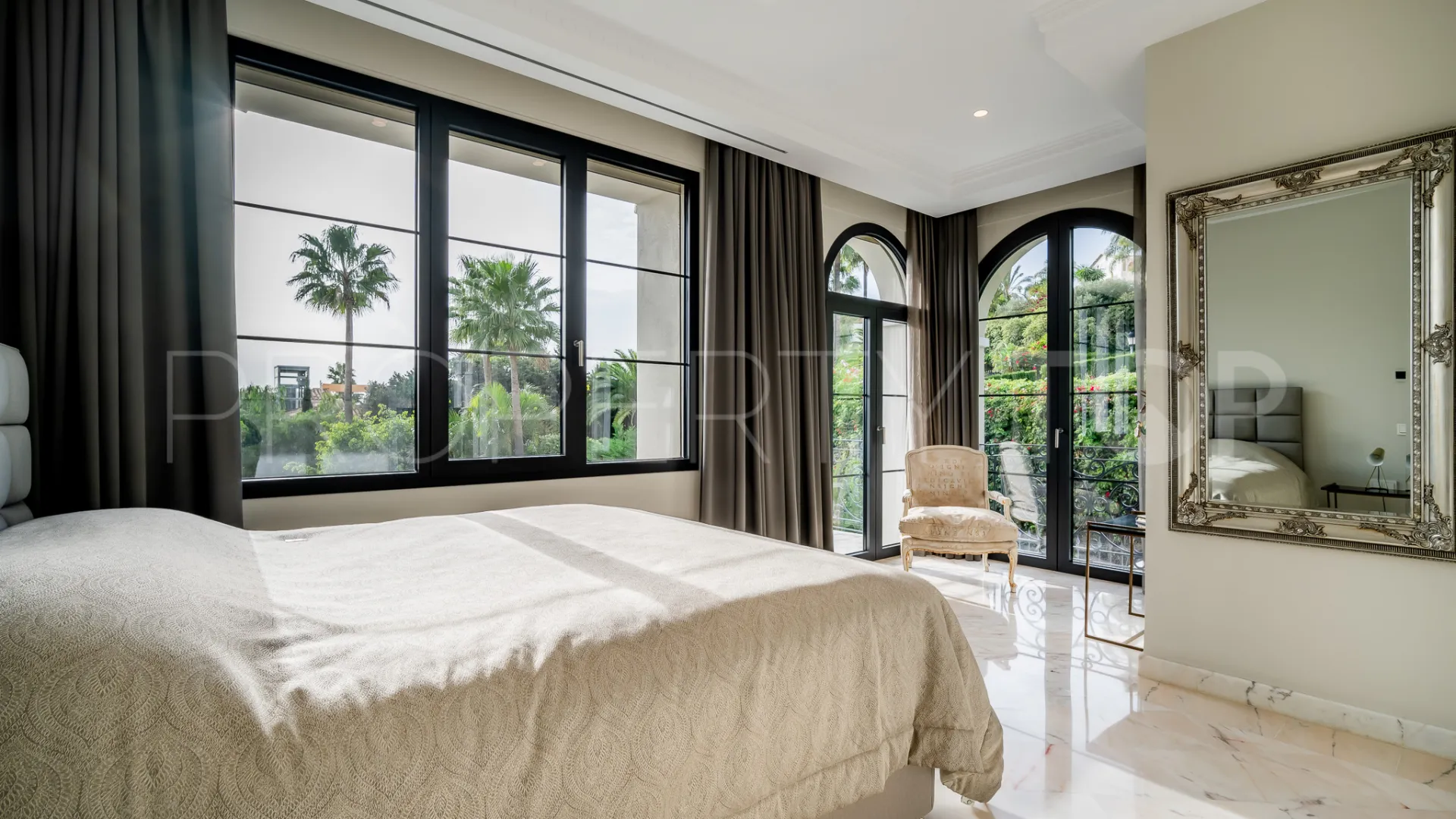 Villa de 6 dormitorios en venta en Marbella Golden Mile
