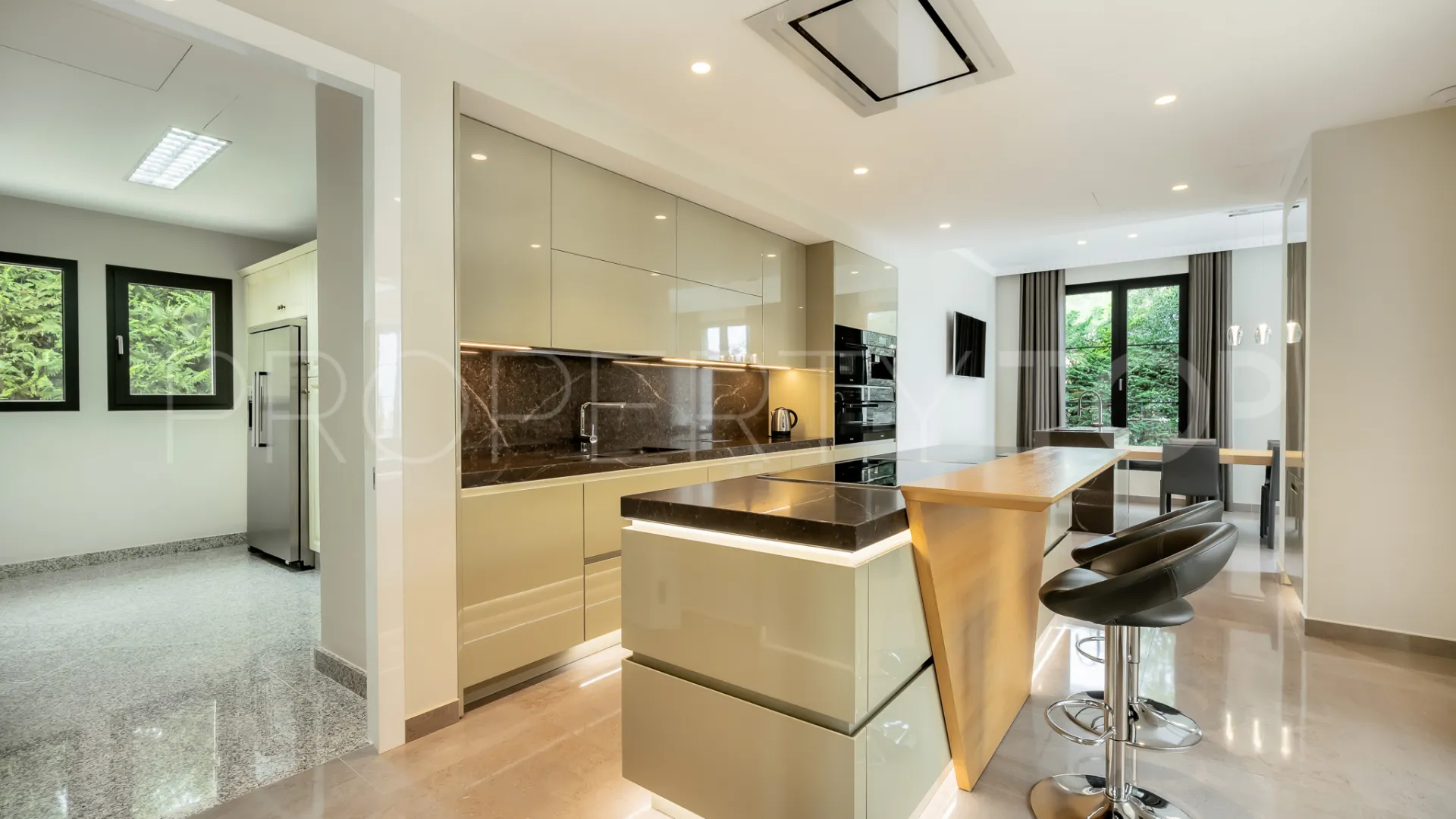 Villa de 6 dormitorios en venta en Marbella Golden Mile