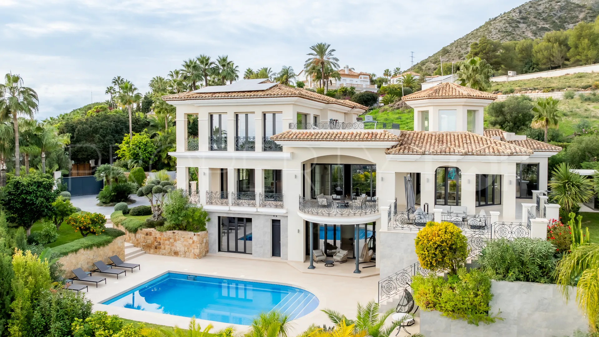 Villa de 6 dormitorios en venta en Marbella Golden Mile