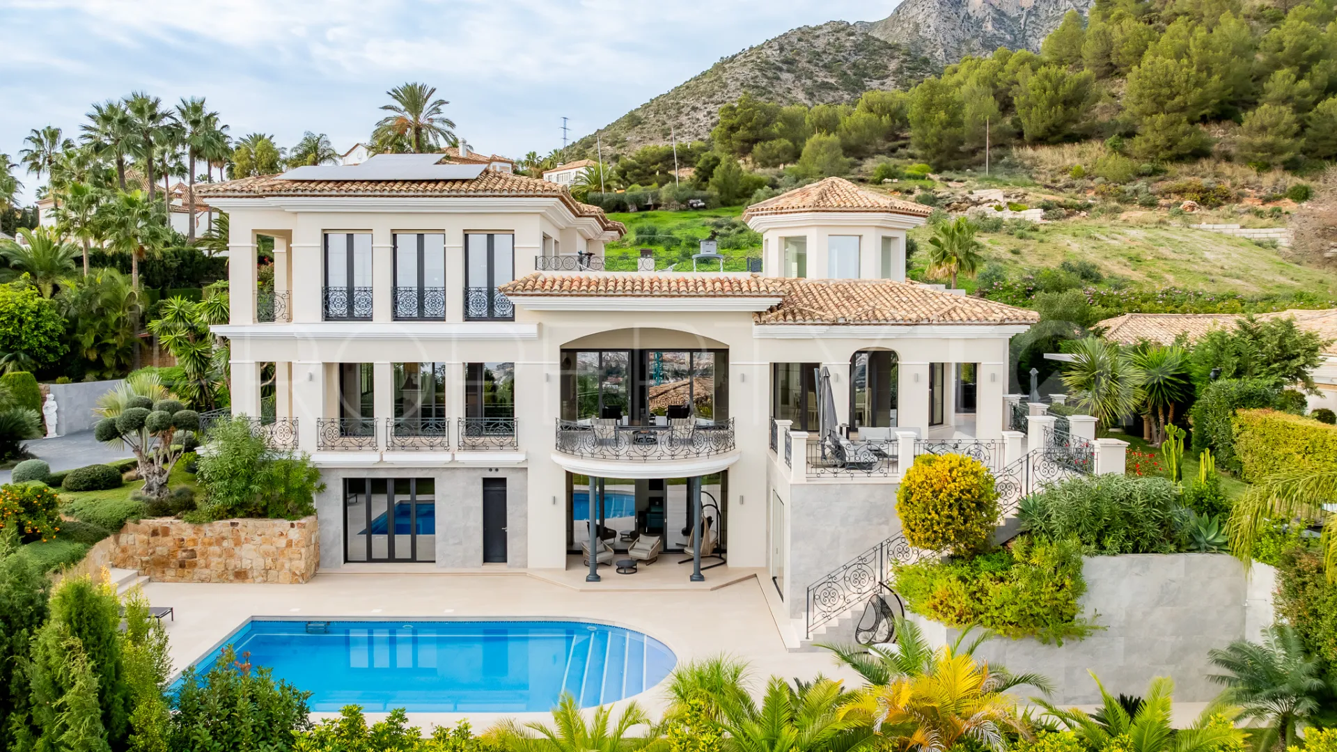 Villa de 6 dormitorios en venta en Marbella Golden Mile