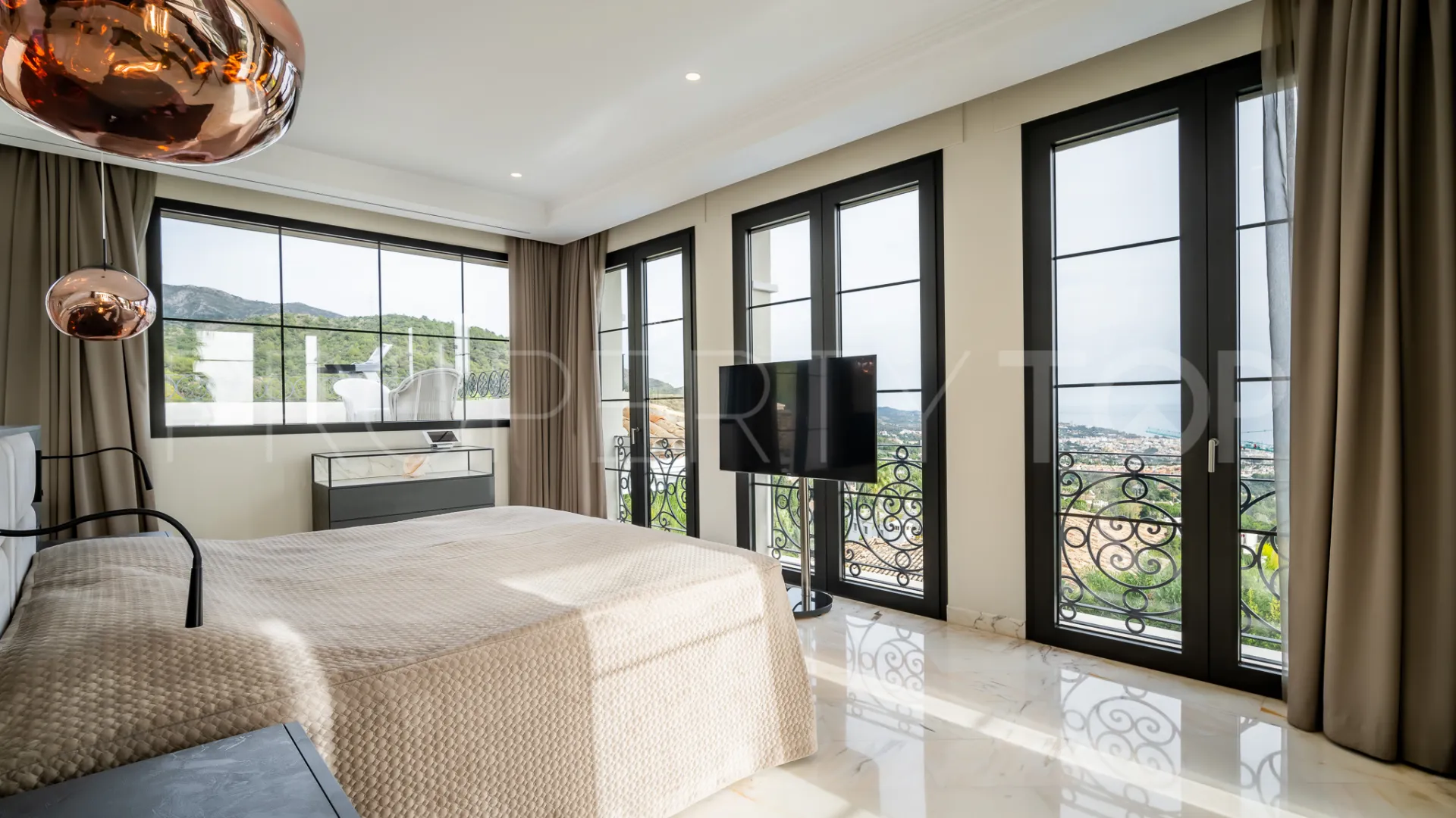 Villa de 6 dormitorios en venta en Marbella Golden Mile
