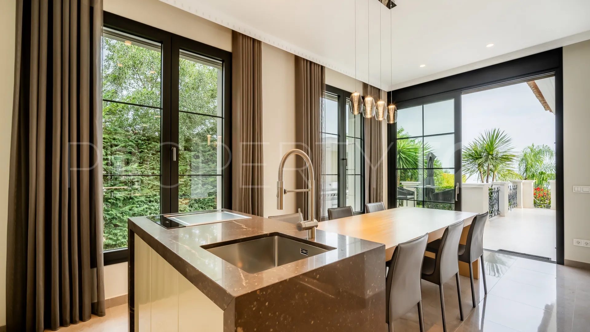Villa de 6 dormitorios en venta en Marbella Golden Mile