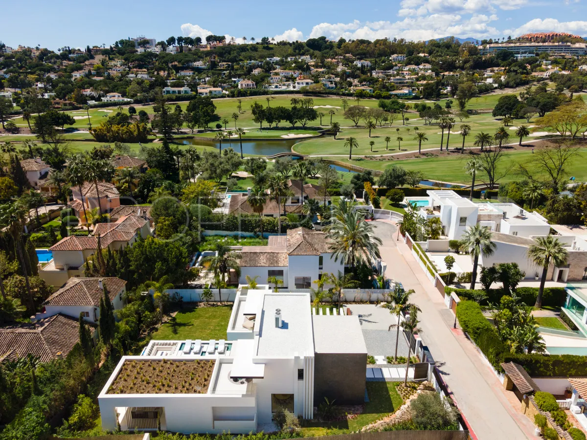 5 bedrooms villa for sale in Nueva Andalucia