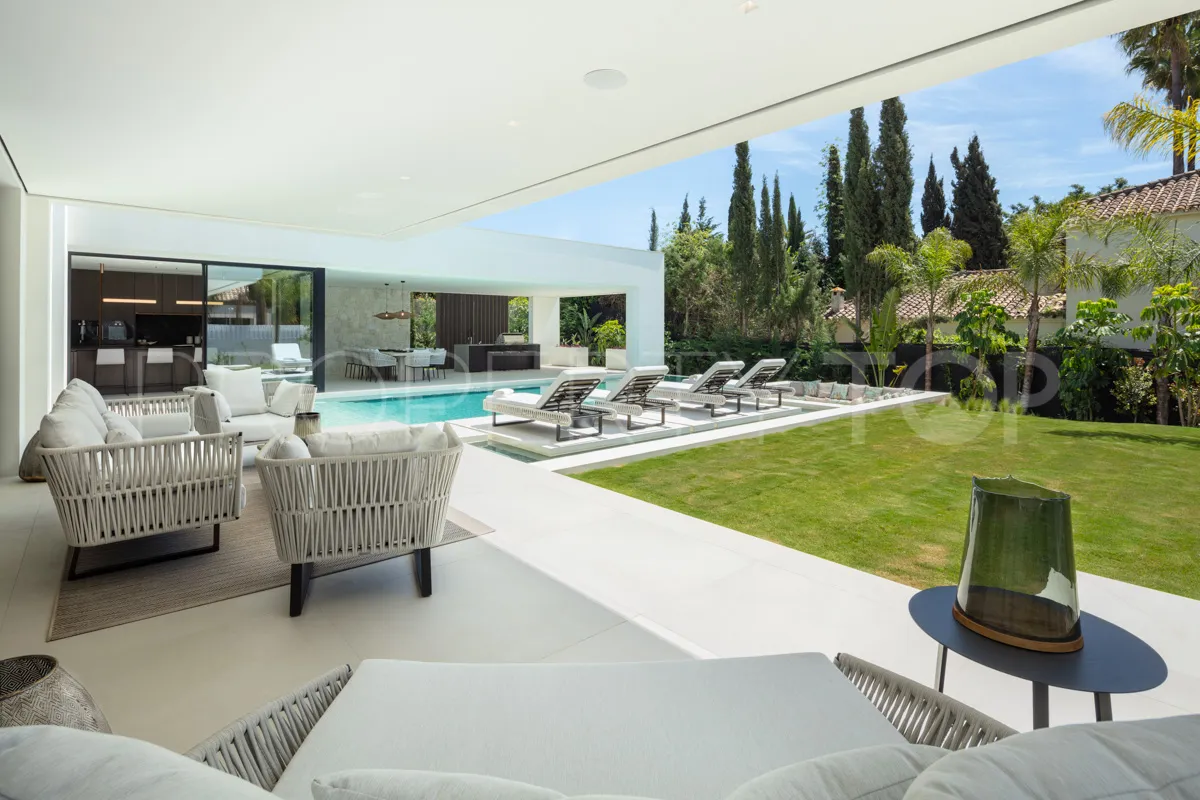 5 bedrooms villa for sale in Nueva Andalucia