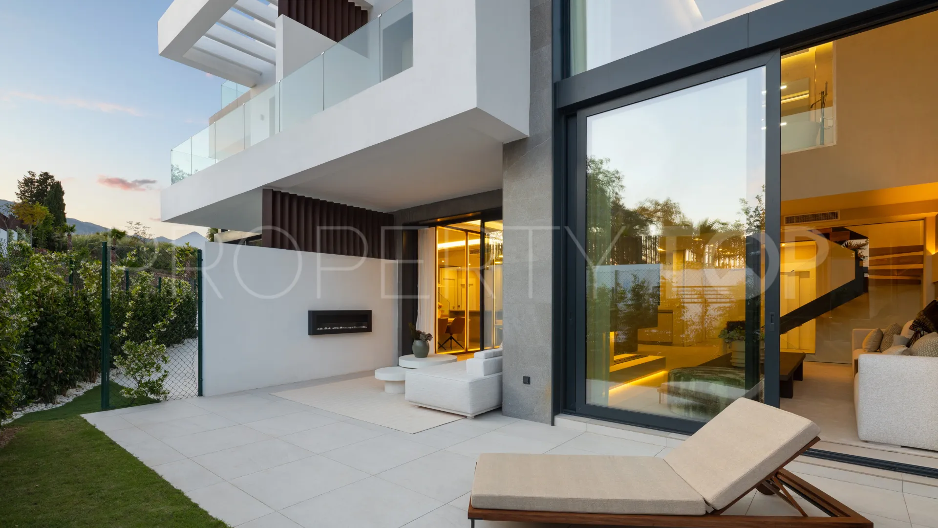 Comprar villa pareada en Marbella de 4 dormitorios