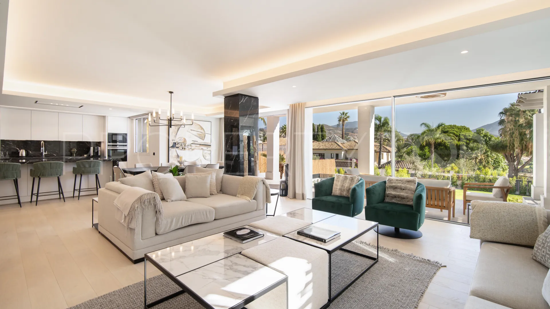 Se vende villa en Las Brisas