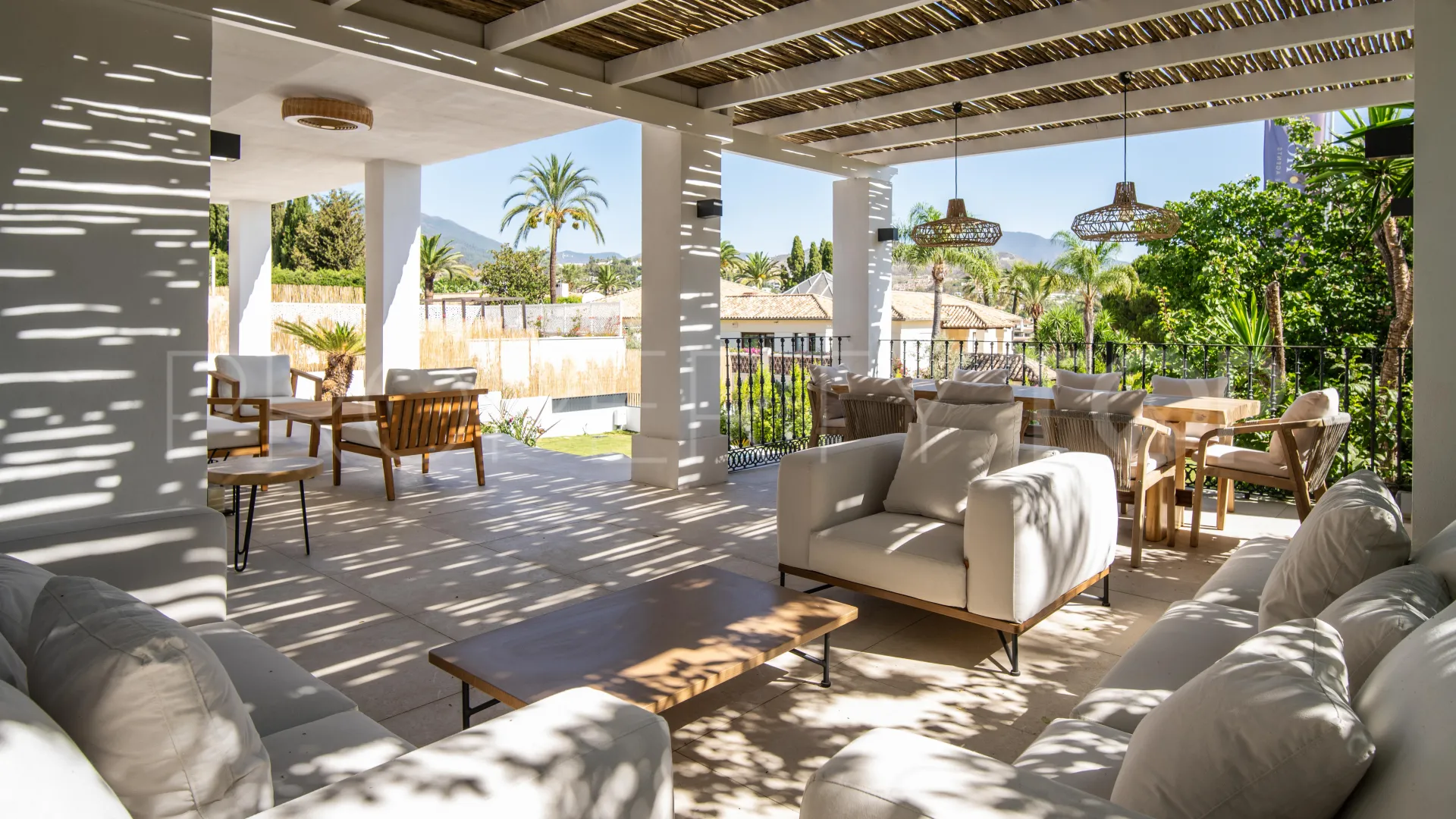 Se vende villa en Las Brisas