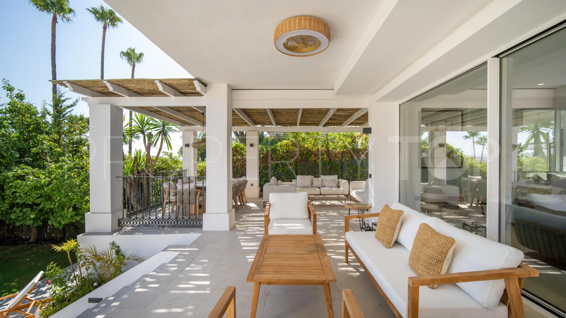 Se vende villa en Las Brisas