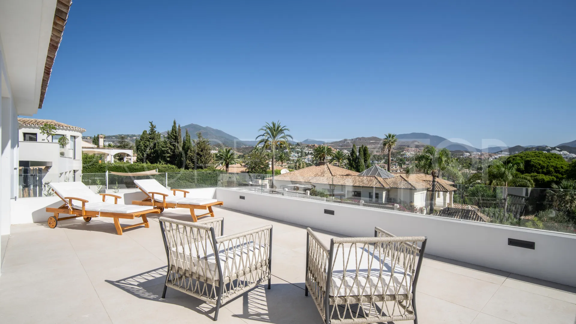 Se vende villa en Las Brisas