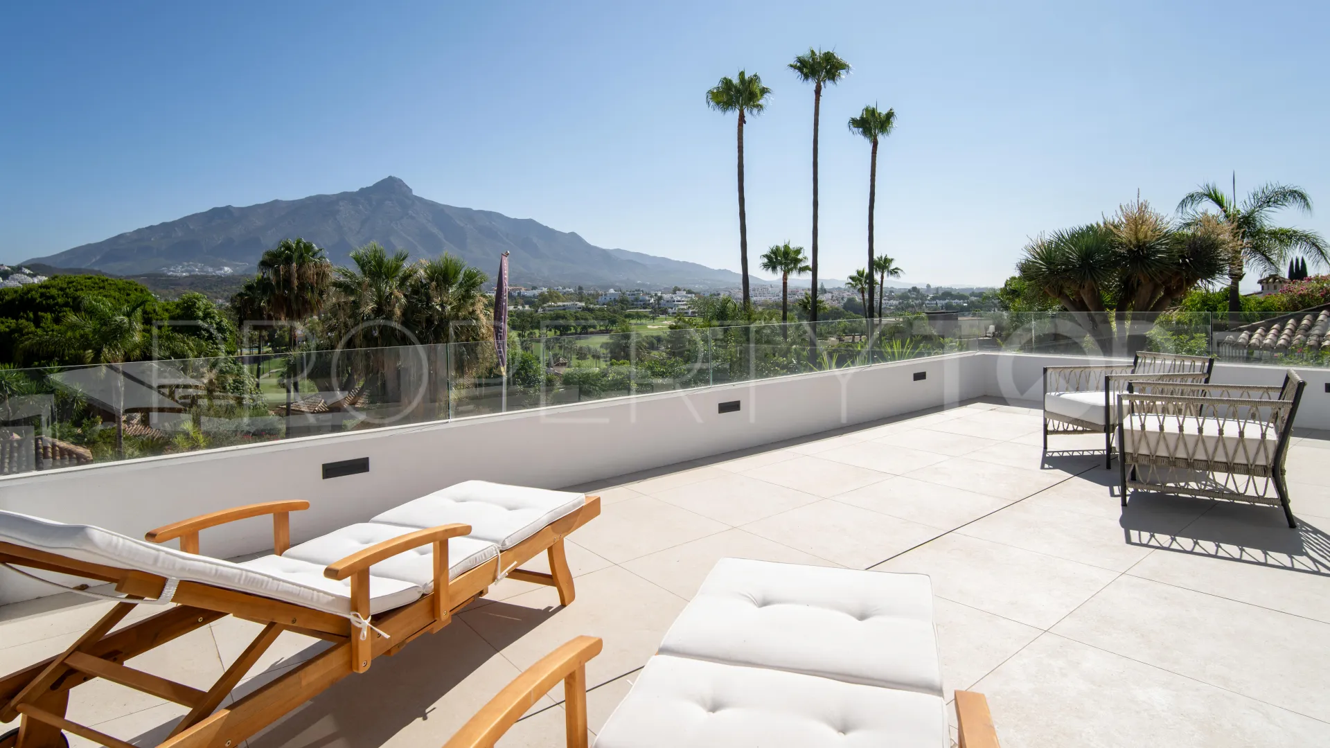 Se vende villa en Las Brisas