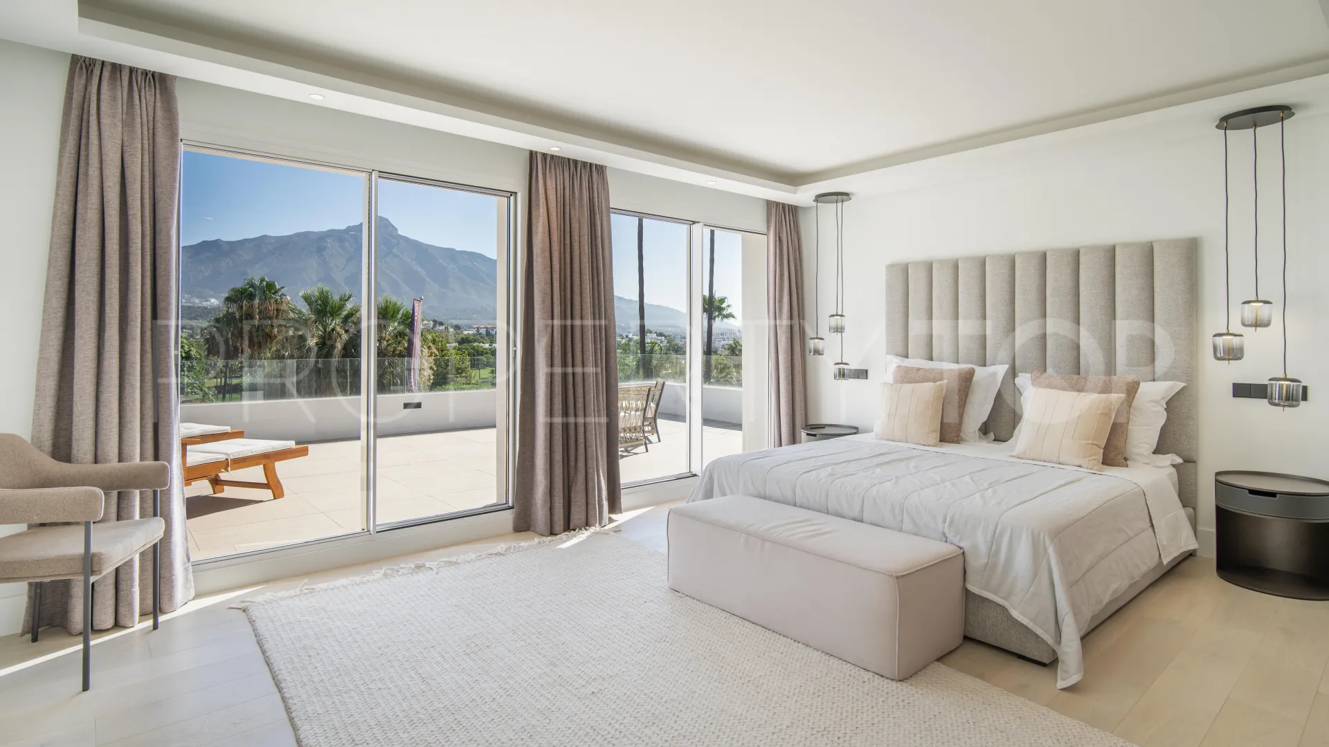 Se vende villa en Las Brisas