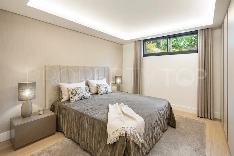 Villa with 5 bedrooms for sale in Nueva Andalucia