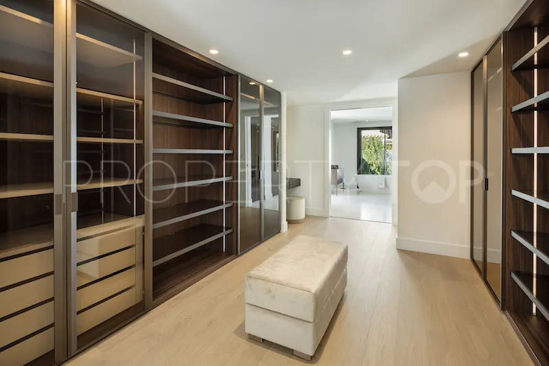 Villa with 5 bedrooms for sale in Nueva Andalucia