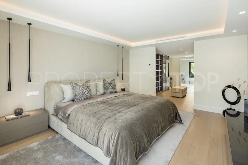 Villa with 5 bedrooms for sale in Nueva Andalucia