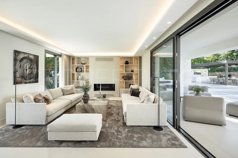 Villa with 5 bedrooms for sale in Nueva Andalucia