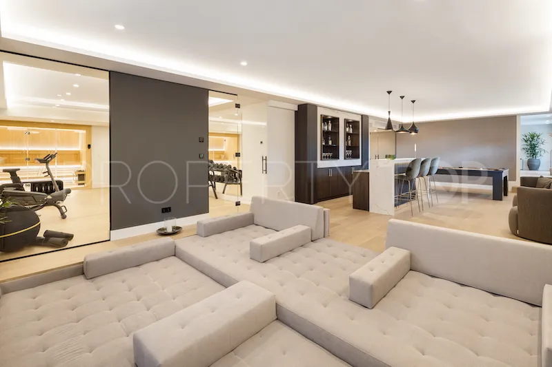 Villa with 5 bedrooms for sale in Nueva Andalucia