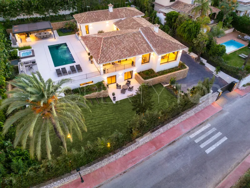 Villa with 5 bedrooms for sale in Nueva Andalucia