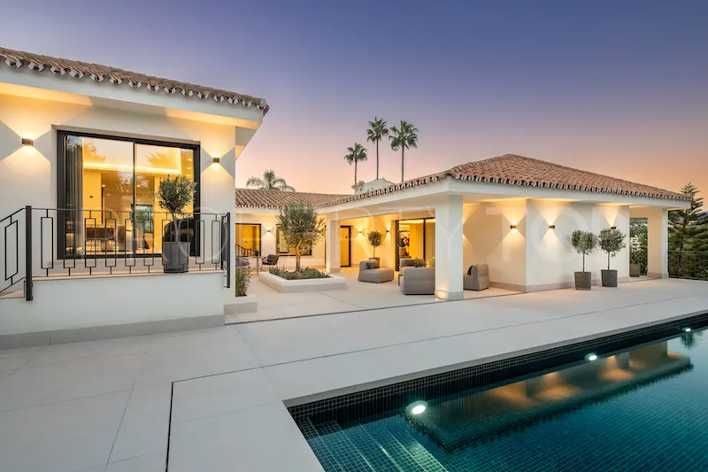 Villa with 5 bedrooms for sale in Nueva Andalucia