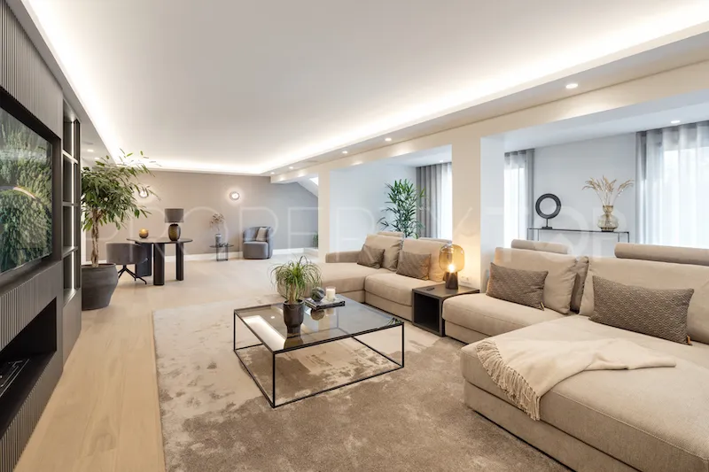 Villa with 5 bedrooms for sale in Nueva Andalucia