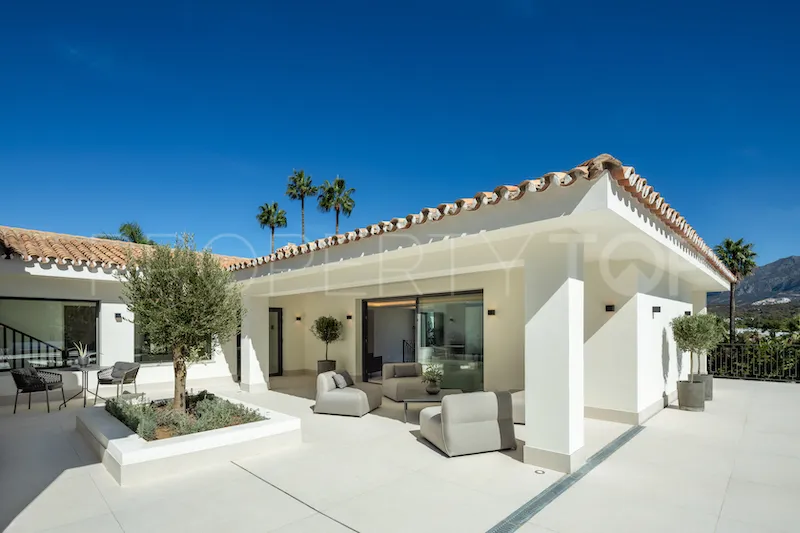 Villa with 5 bedrooms for sale in Nueva Andalucia