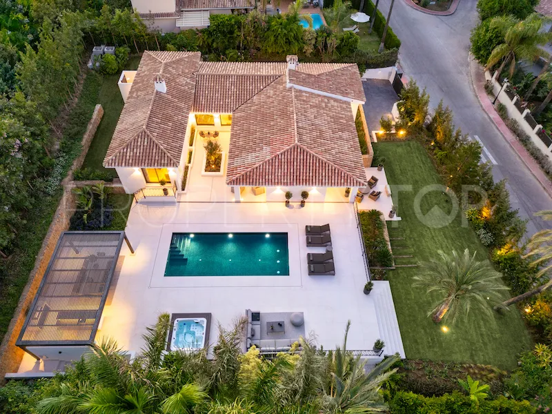 Villa with 5 bedrooms for sale in Nueva Andalucia