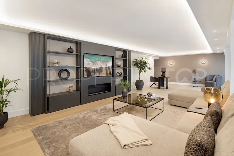 Villa with 5 bedrooms for sale in Nueva Andalucia