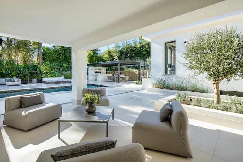 Villa with 5 bedrooms for sale in Nueva Andalucia