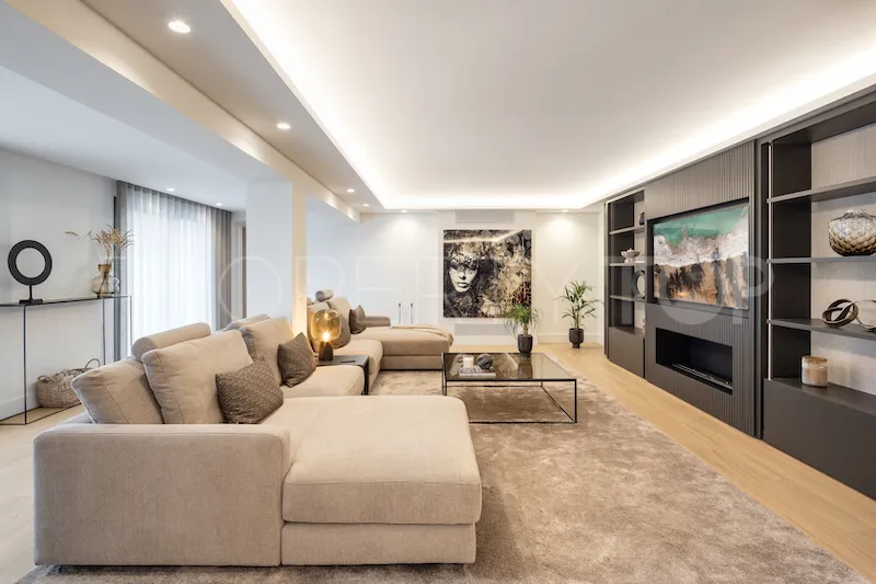 Villa with 5 bedrooms for sale in Nueva Andalucia