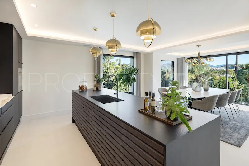 Villa with 5 bedrooms for sale in Nueva Andalucia