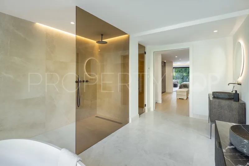 Villa with 5 bedrooms for sale in Nueva Andalucia