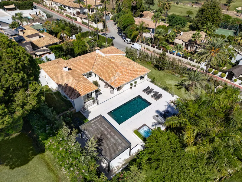 Villa with 5 bedrooms for sale in Nueva Andalucia