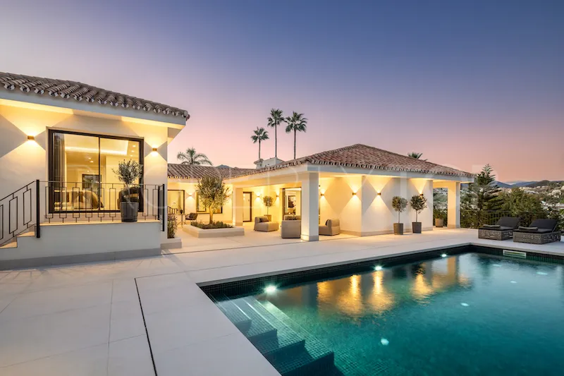 Villa with 5 bedrooms for sale in Nueva Andalucia