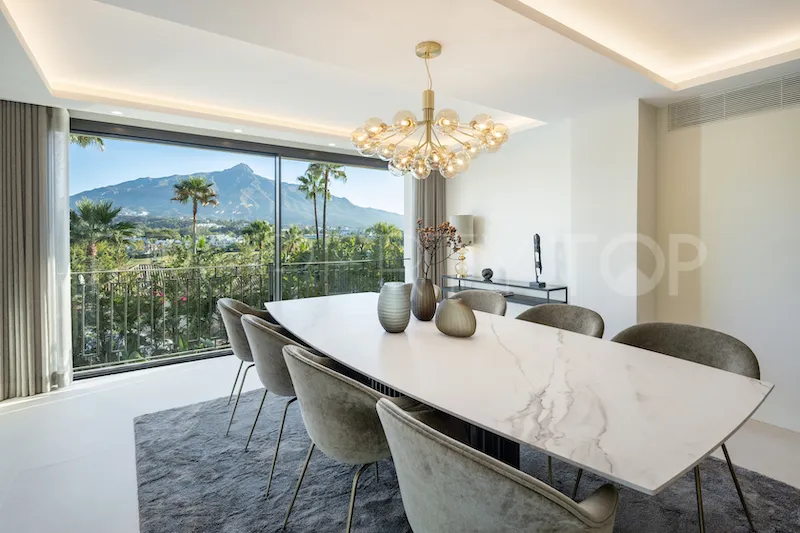 Villa with 5 bedrooms for sale in Nueva Andalucia