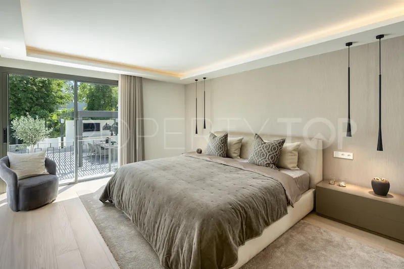 Villa with 5 bedrooms for sale in Nueva Andalucia