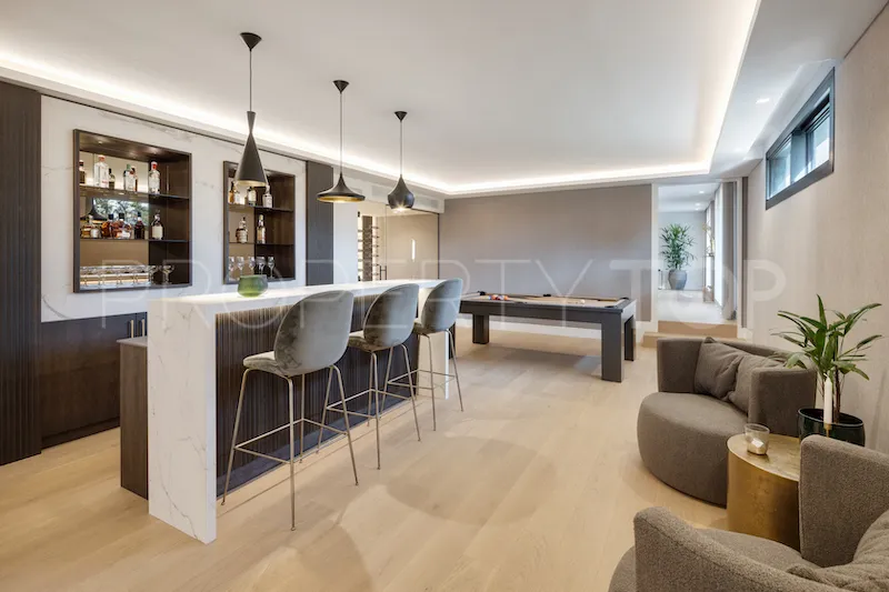 Villa with 5 bedrooms for sale in Nueva Andalucia