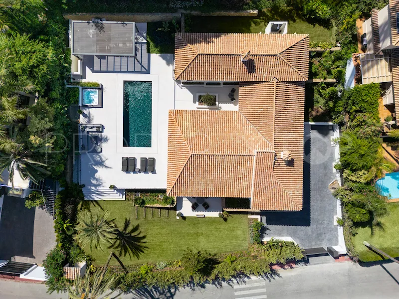 Villa with 5 bedrooms for sale in Nueva Andalucia