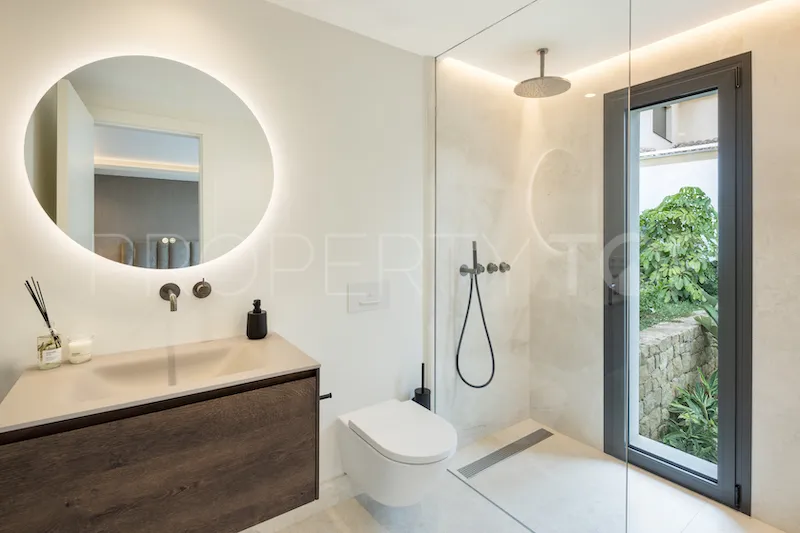 Villa with 5 bedrooms for sale in Nueva Andalucia