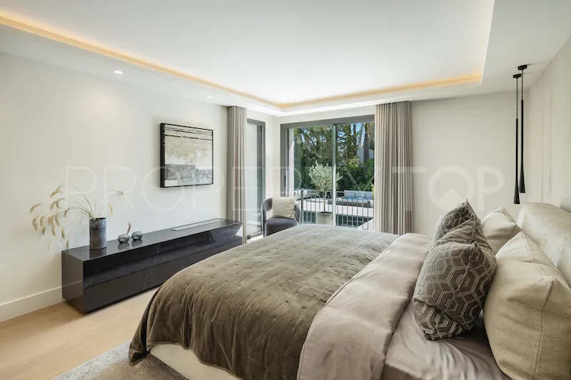 Villa with 5 bedrooms for sale in Nueva Andalucia