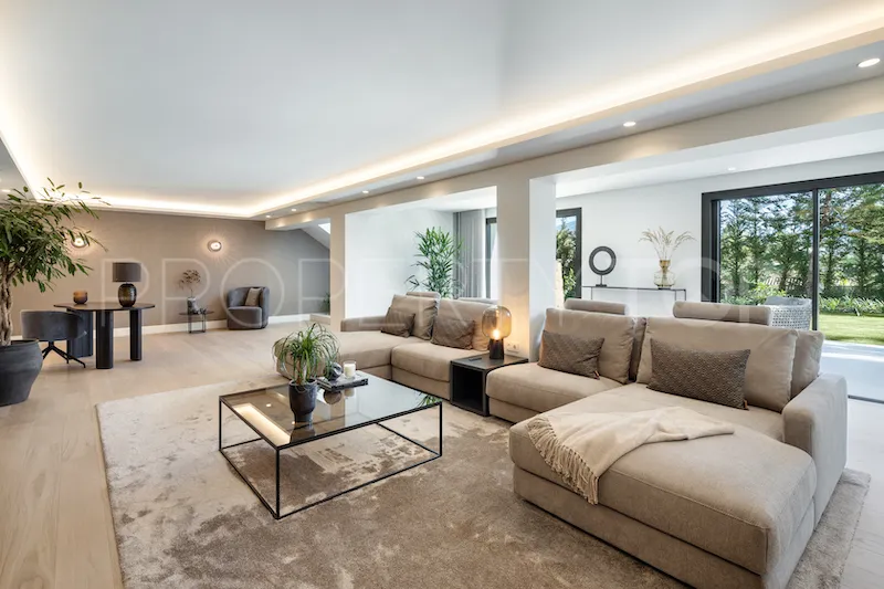 Villa with 5 bedrooms for sale in Nueva Andalucia