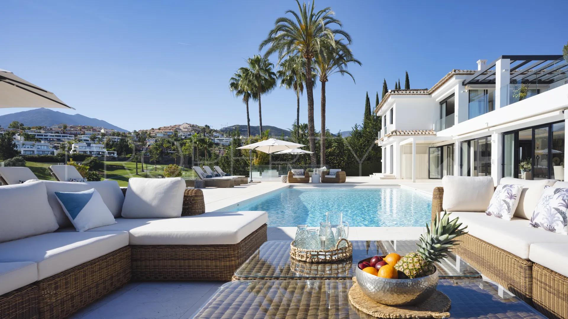Villa with 7 bedrooms for sale in Nueva Andalucia