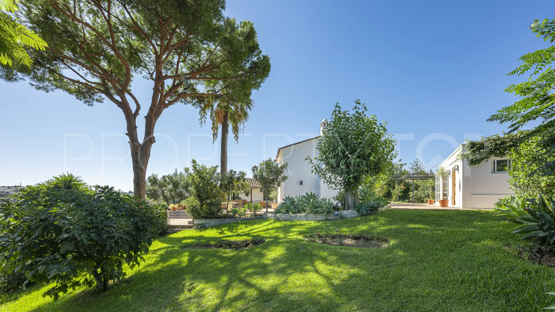 Se vende villa con 4 dormitorios en Guadalmina Alta