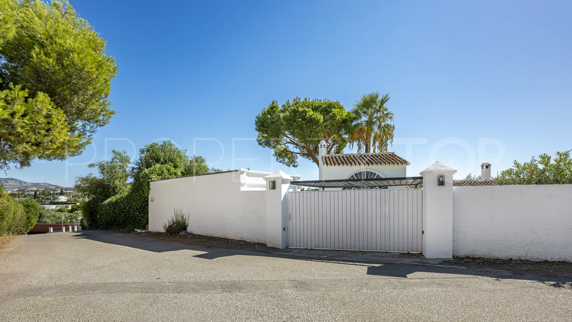 Se vende villa con 4 dormitorios en Guadalmina Alta