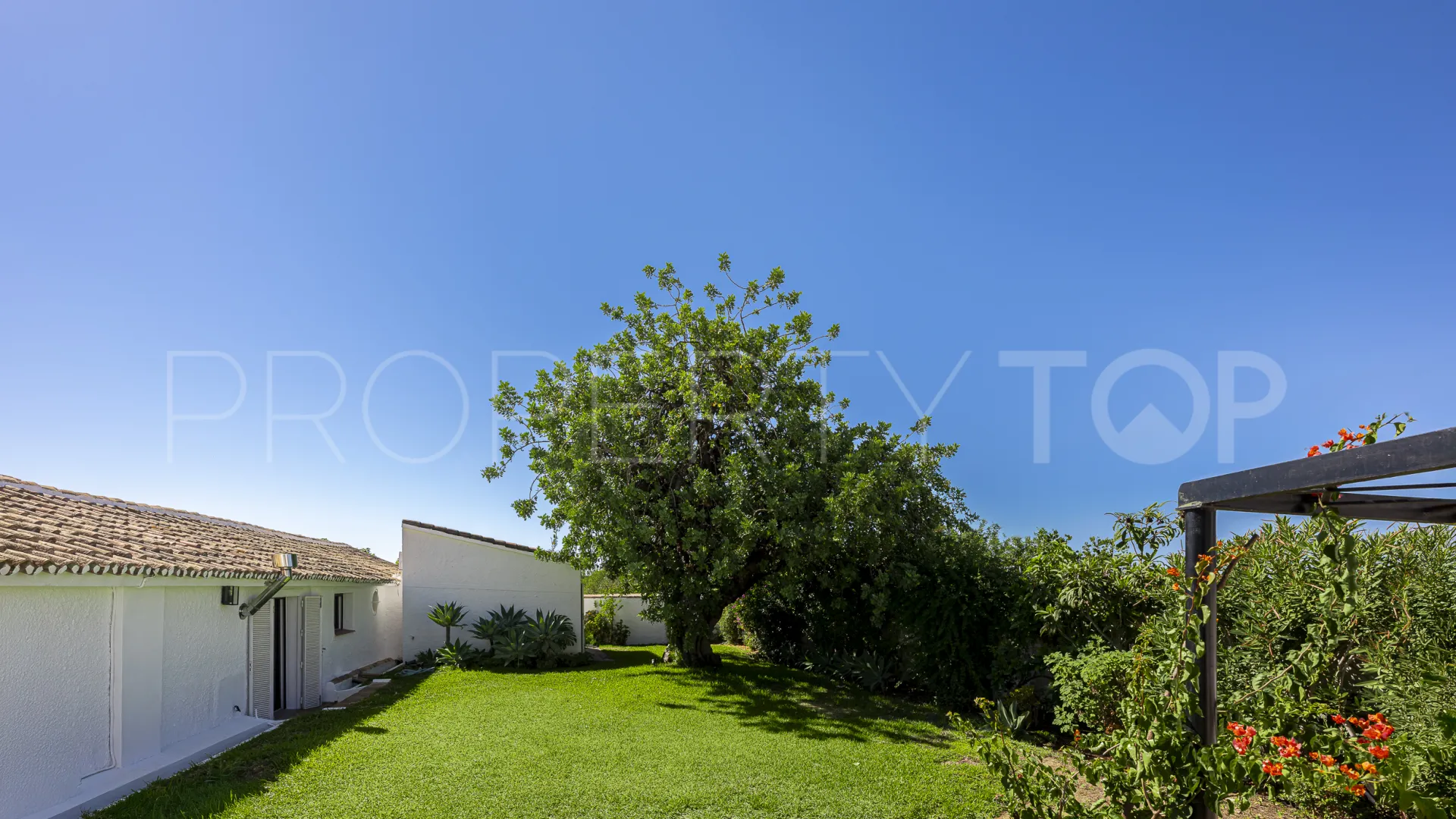 Se vende villa con 4 dormitorios en Guadalmina Alta