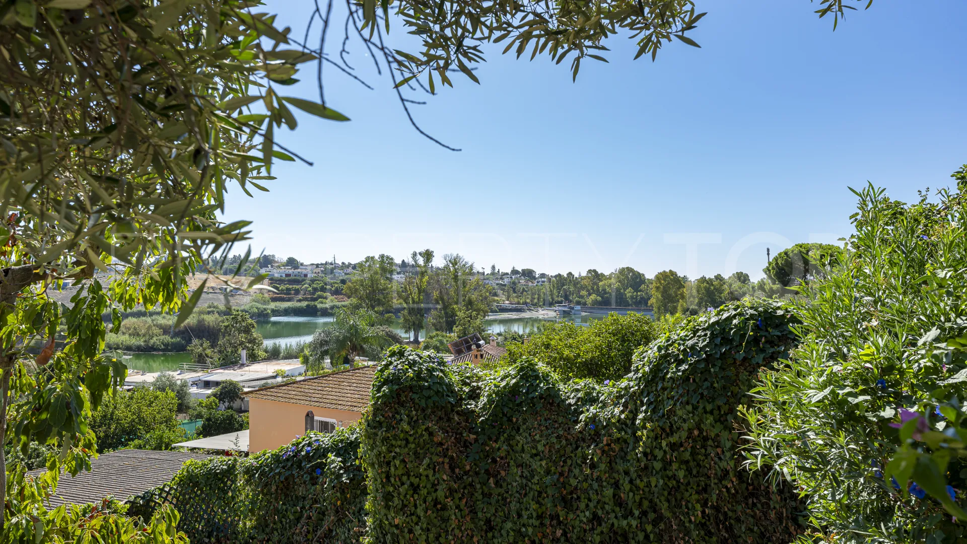 Se vende villa con 4 dormitorios en Guadalmina Alta