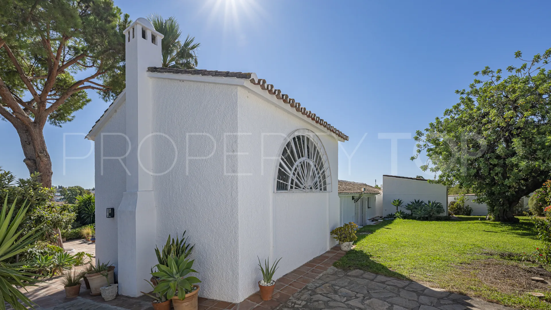 Se vende villa con 4 dormitorios en Guadalmina Alta